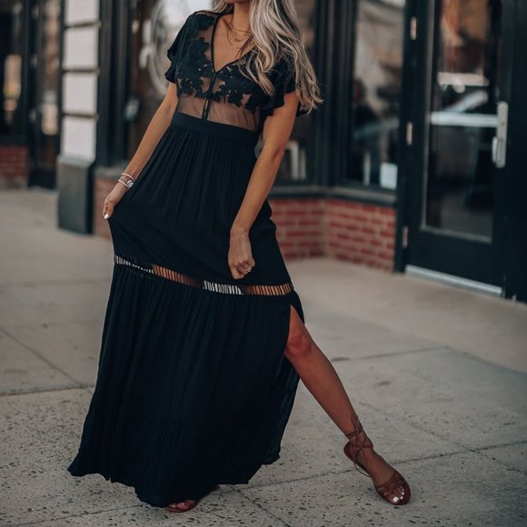 Elegant Black Maxi Dress - Picture 1 of 9